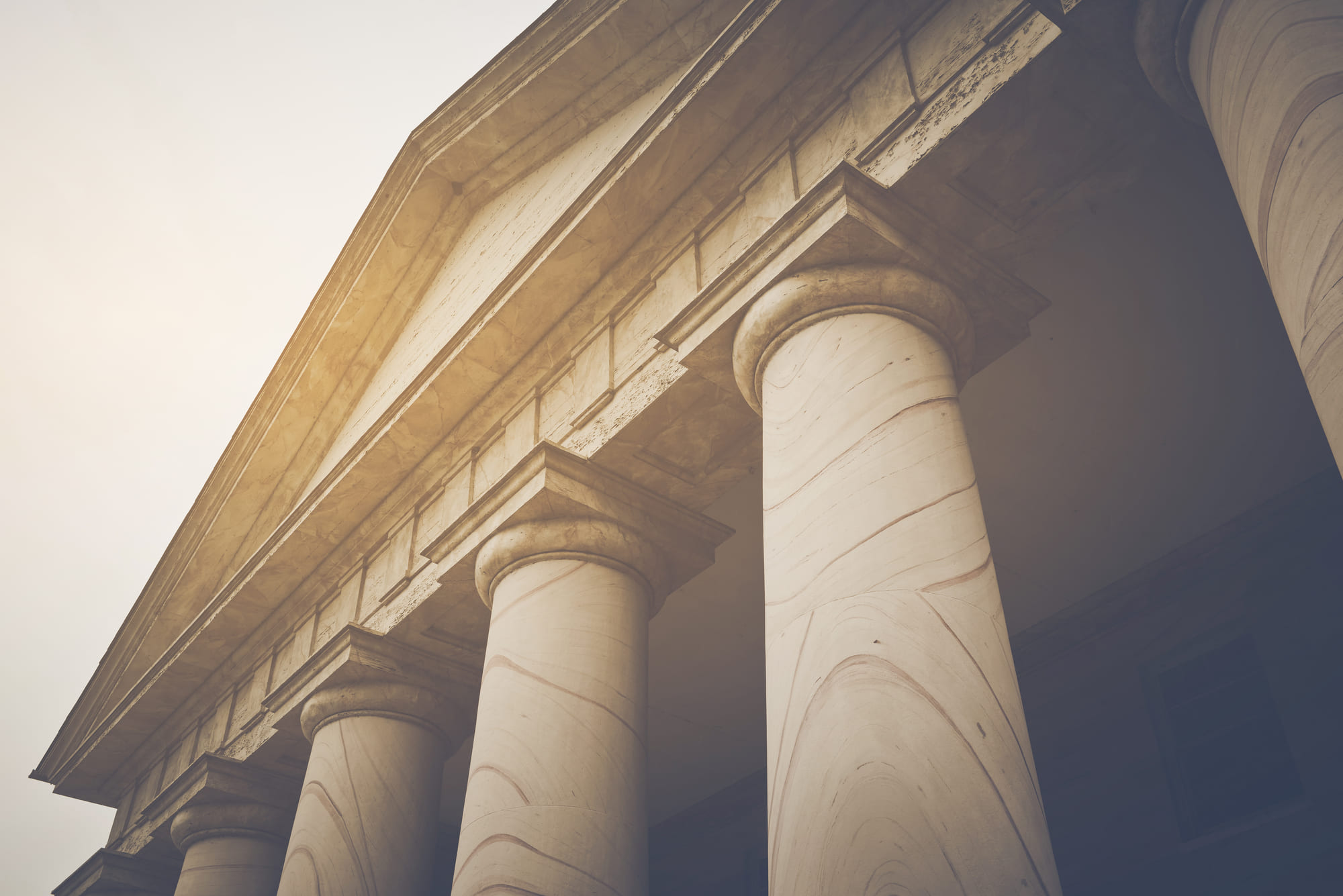 Английский приказ о взыскание долга с третьего лица: как он работает, и когда английские суды имеют юрисдикцию